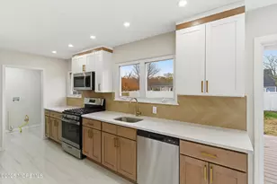 975 Hunt Dr, Toms River Township, NJ 08753 - Photo 9