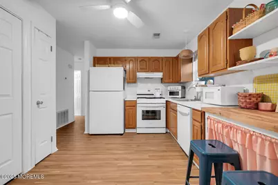 53 Farnworth Close, Freehold, NJ 07728 - Photo 7