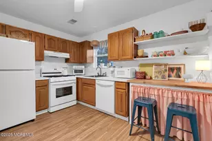 53 Farnworth Close, Freehold, NJ 07728 - Photo 5