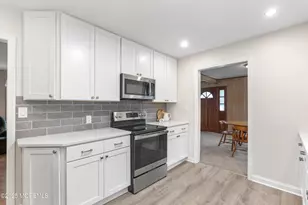 9 Monmouth Pl, Keyport, NJ 07735 - Photo 9