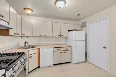 706 Zlotkin Circle #2, Freehold, NJ 07728 - Photo 7