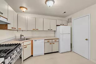 706 Zlotkin Cir, Freehold, NJ 07728 - Photo 7