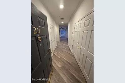 211 Mill Pond Way #25, Eatontown, NJ 07724 - Photo 5