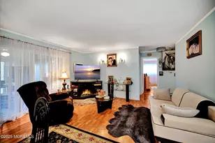 131 Amberly Dr, Manalapan Township, NJ 07726 - Photo 3