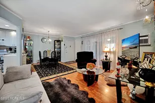 131 Amberly Dr, Manalapan Township, NJ 07726 - Photo 5