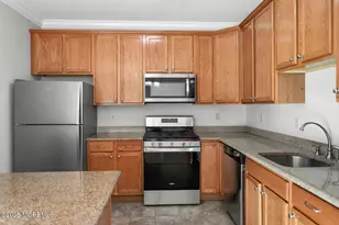 325 Regency Pl, Woodbridge Township, NJ 07095 - Photo 17