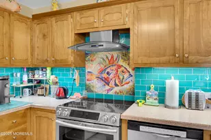 588A Lake Point Dr, Lakewood, NJ 08701 - Photo 9