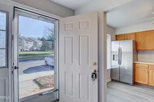 27 Haverford Ct, Freehold, NJ 07728 - Photo 5