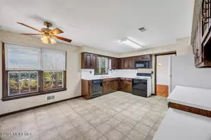 185 Ballantine Rd, Middletown, NJ 07748 - Photo 5