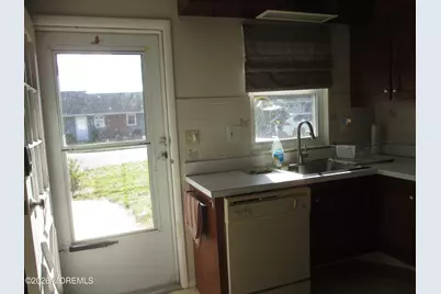 678 New Castle Court #B, Lakewood, NJ 08701 - Photo 5