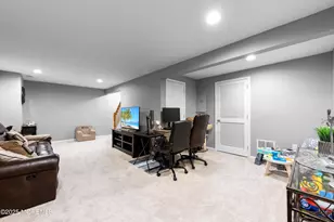 3305 Kapalua Ct, Freehold, NJ 07728 - Photo 27