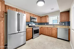 157 Tulip Ln, Freehold, NJ 07728 - Photo 9