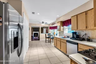 8 Hialeah Ct, Howell Township, NJ 07731 - Photo 13