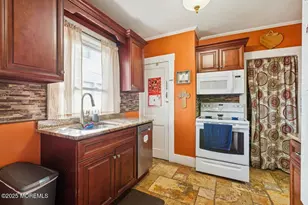 73 Jackson St, Freehold, NJ 07728 - Photo 9