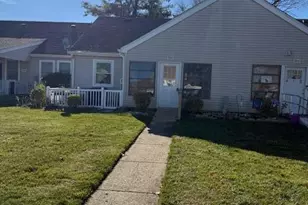 93 Halls Croft Rd, Freehold, NJ 07728 - Photo 15