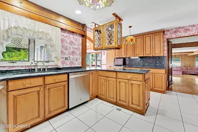 32 Woods Road, Freehold, NJ 07728 - Photo 9