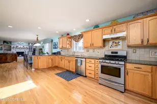 10 Sandybrook Rd, Manalapan Township, NJ 07726 - Photo 5