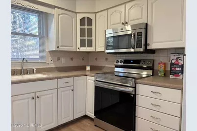 32 Constitution Boulevard, Whiting, NJ 08759 - Photo 9