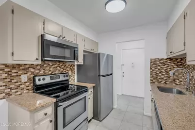 55 Amberly Drive #G, Manalapan Township, NJ 07726 - Photo 3