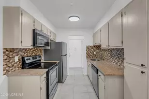 55 Amberly Dr, Manalapan Township, NJ 07726 - Photo 5