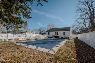 295 Roosevelt Ave, Oakhurst, NJ 07755 - Photo 17