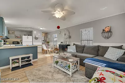 31 Sams Trailer Ct Court, Hazlet Township, NJ 07730 - Photo 5