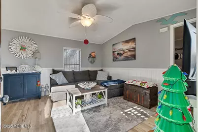 31 Sams Trailer Ct Court, Hazlet Township, NJ 07730 - Photo 3