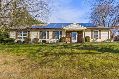 102 Carriage Hill Court, Columbus, NJ 08022 - Photo 1