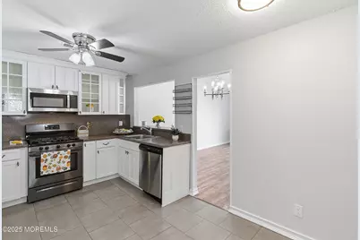 20 Tulip Lane, Freehold, NJ 07728 - Photo 9