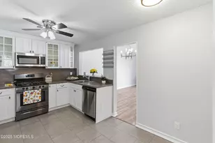 20 Tulip Ln, Freehold, NJ 07728 - Photo 9