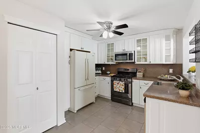 20 Tulip Lane, Freehold, NJ 07728 - Photo 7