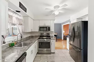 28 Bayberry Ct, Howell Township, NJ 07731 - Photo 9