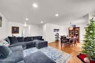 33 S Pointe Cir, Tinton Falls, NJ 07753 - Photo 5