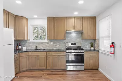 85 Helen Avenue, Freehold, NJ 07728 - Photo 3