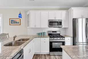 17 Green Tree Cir, Hazlet Township, NJ 07730 - Photo 11