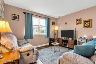 27-2 Florence Tollgate Apts Pl, Florence, NJ 08518 - Photo 3