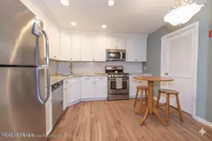 174 Tulip Ln, Freehold, NJ 07728 - Photo 7