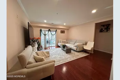 112 Regency Court, Morganville, NJ 07751 - Photo 17