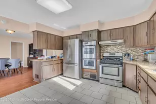 872 Red Oaks Dr, Long Branch, NJ 07740 - Photo 7