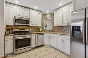 36 Farnham Square, Sayreville, NJ 08859 - Photo 11