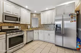 36 Farnham Square, Sayreville, NJ 08859 - Photo 9