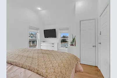 323 Roosevelt Avenue, Oakhurst, NJ 07755 - Photo 15