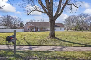 2 Varnum Ln, Manalapan Township, NJ 07726 - Photo 3