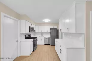 4 Cooper Ct, Freehold, NJ 07728 - Photo 9