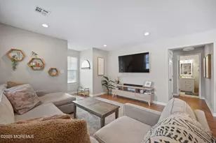 39 Des Moines Ct, Tinton Falls, NJ 07712 - Photo 5