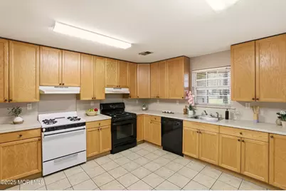 129 Liverpool Court, Lakewood, NJ 08701 - Photo 9