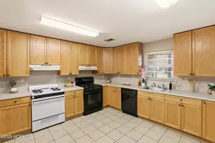 129 Liverpool Ct, Lakewood, NJ 08701 - Photo 9