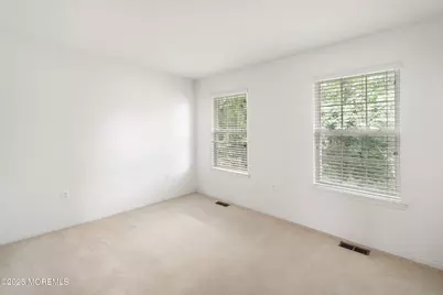 39 W Aspen Way, Aberdeen Township, NJ 07747 - Photo 17