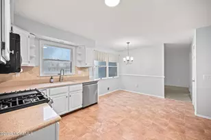 11 Applebey St, Eatontown, NJ 07724 - Photo 9