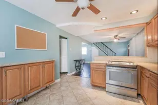 7 W Walnut Ln, Sayreville, NJ 08859 - Photo 9